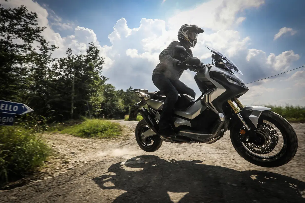 Sfida maxiscooter: Honda X-ADV vs Yamaha TMAX 2018 (11)