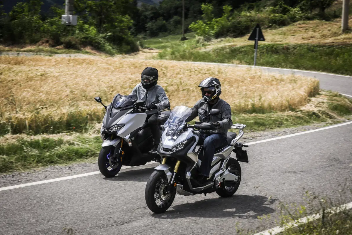 Sfida maxiscooter: Honda X-ADV vs Yamaha TMAX 2018 (10)