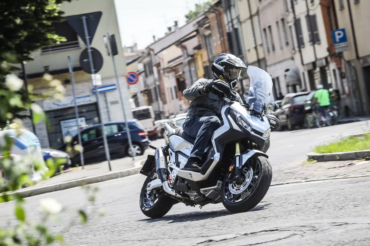 Sfida maxiscooter: Honda X-ADV vs Yamaha TMAX 2018 (14)