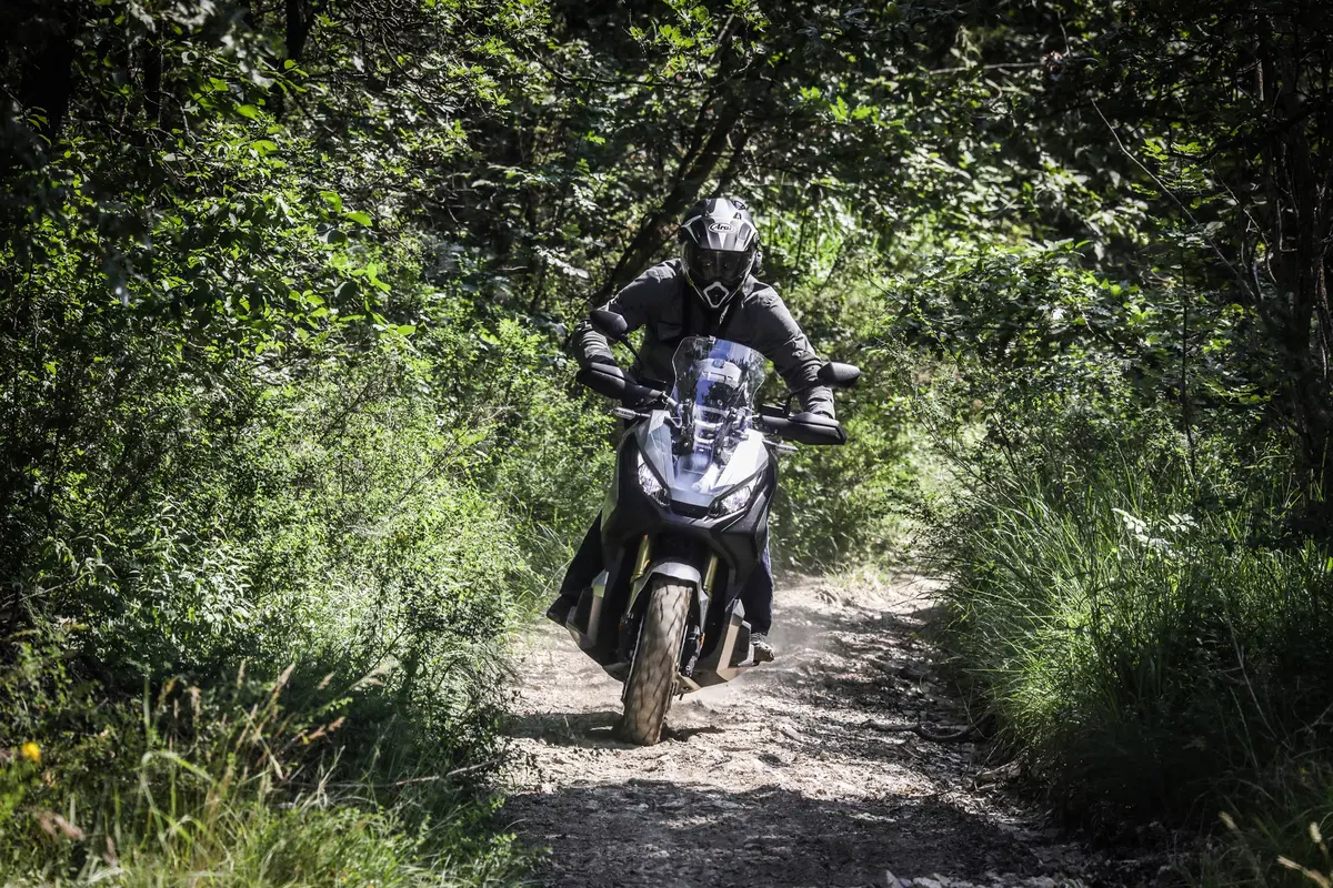 Sfida maxiscooter: Honda X-ADV vs Yamaha TMAX 2018 (15)
