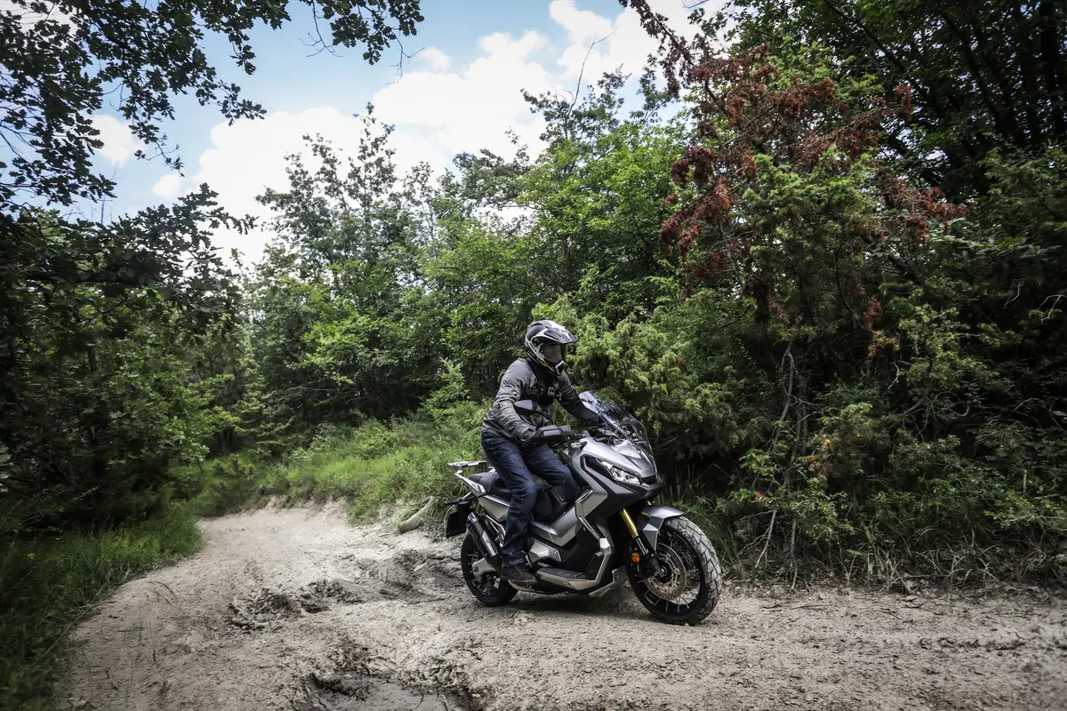 Sfida maxiscooter: Honda X-ADV vs Yamaha TMAX 2018 (19)