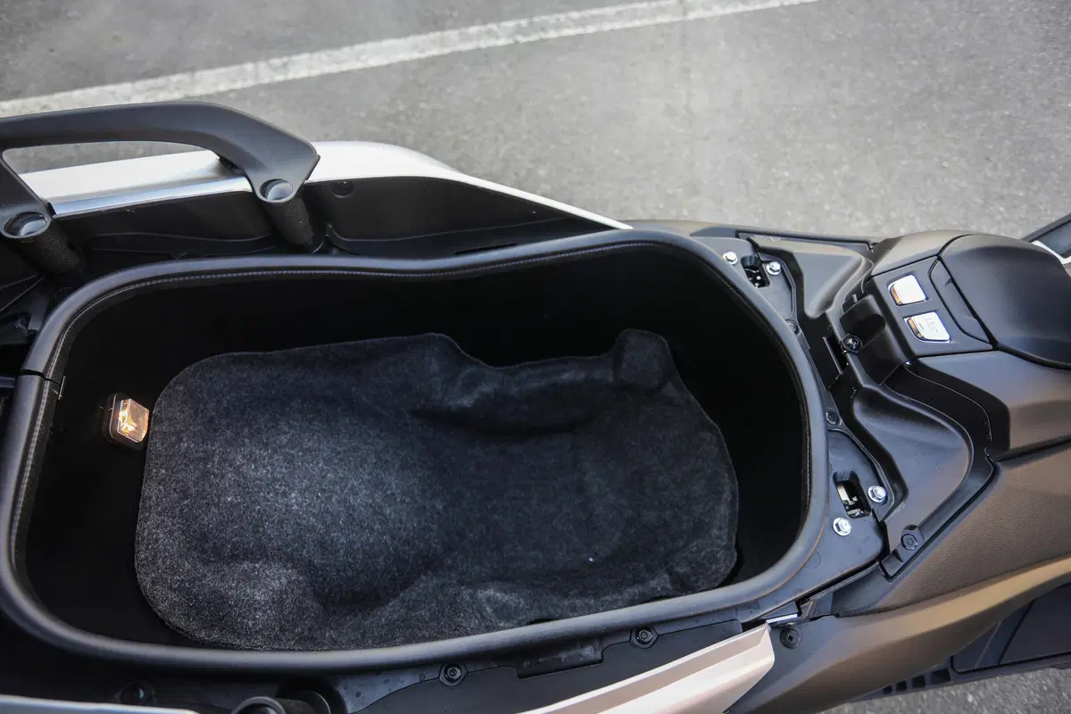 Sfida maxiscooter: Honda X-ADV vs Yamaha TMAX 2018 (41)