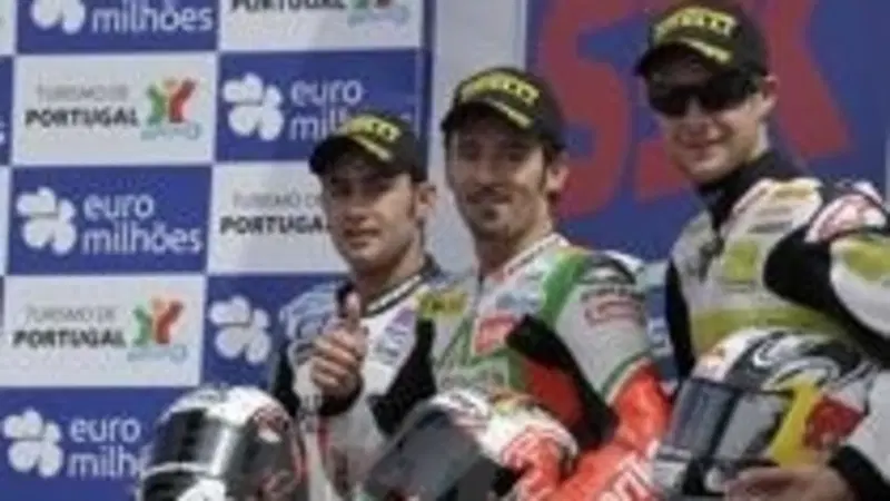 Biaggi vince gara 1 con l'Aprilia