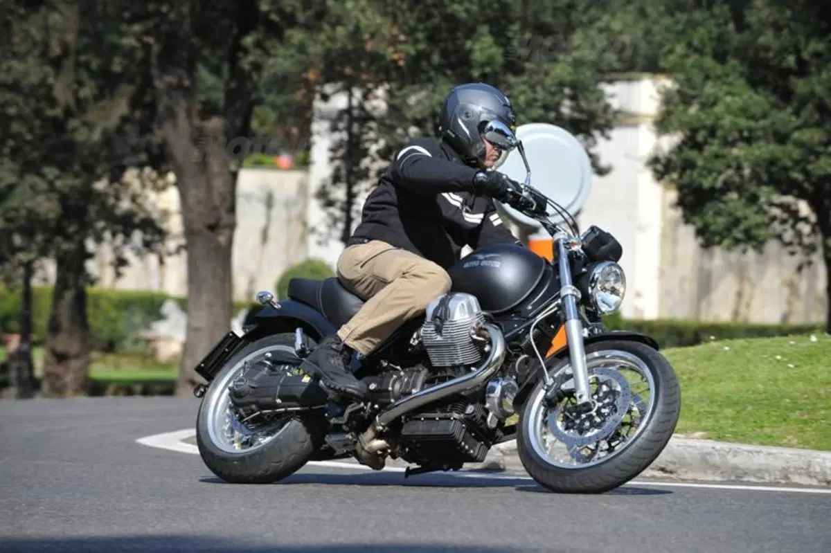 Moto Guzzi Bellagio 940  (4)