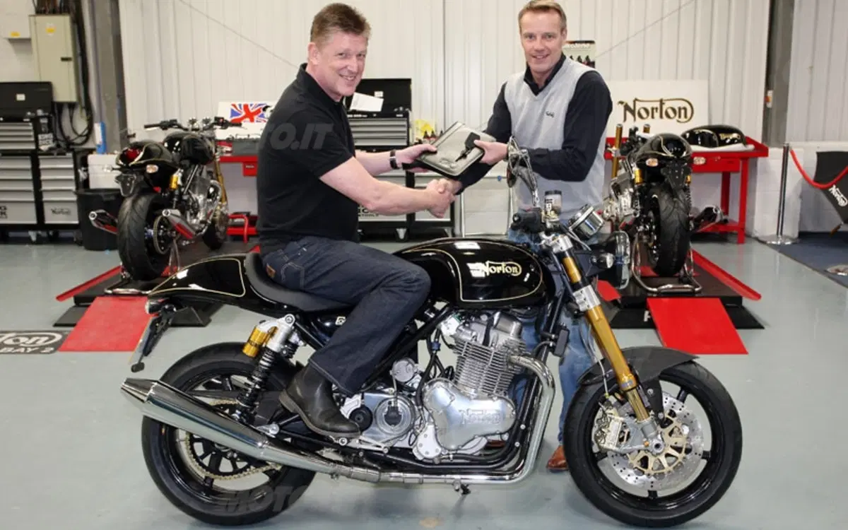 Consegnata la prima Norton Commando (3)