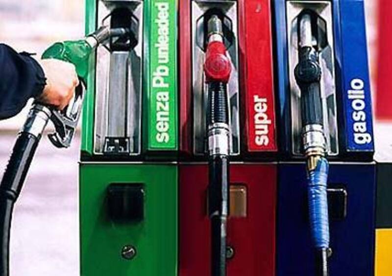 Benzina. In arrivo un aumento di 5 Cent/l per la Protezione Civile