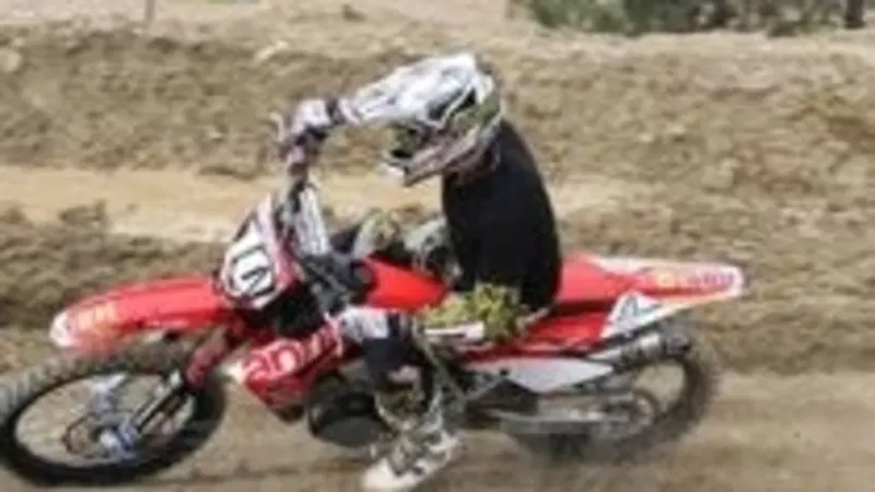 Alex Puzar cade dalla moto da cross. E' grave