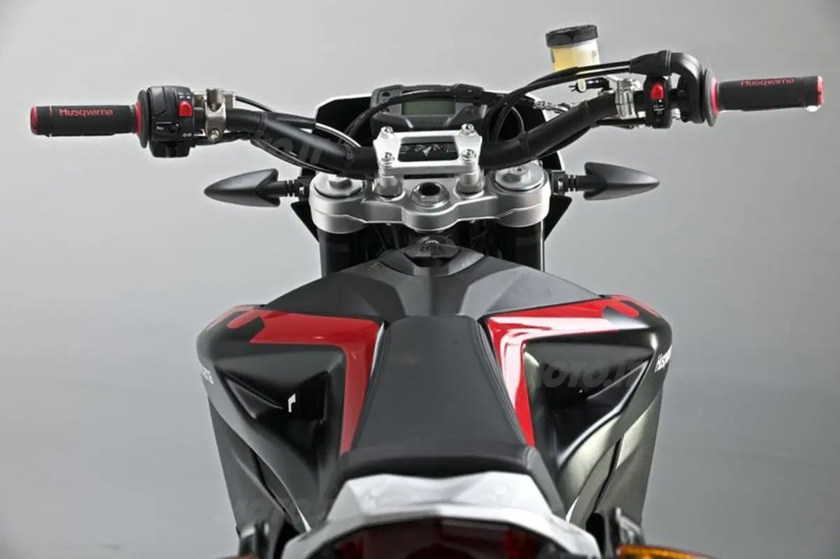 Husqvarna TE 630 e SM 630  (30)