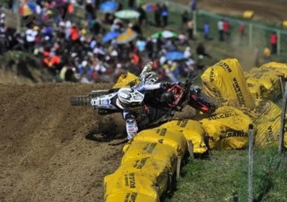 Incidente spettacolare: la caduta di Schiffer nella MX2