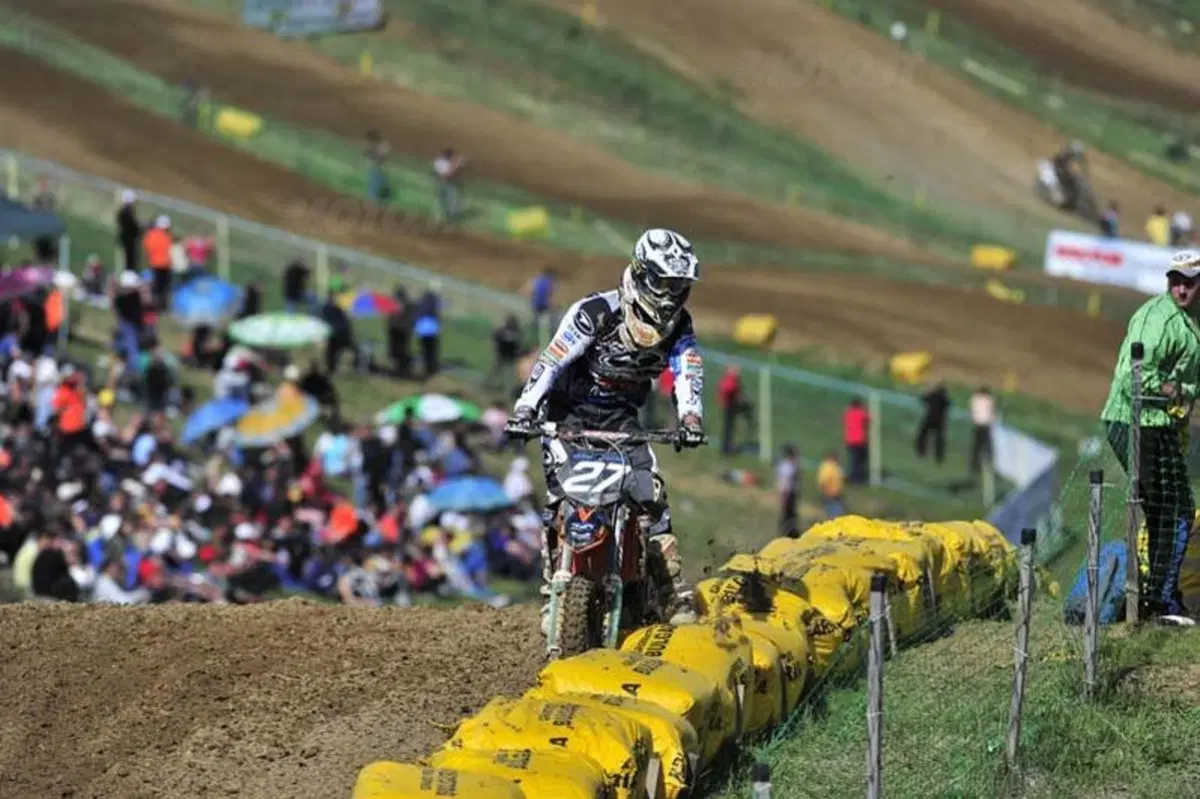 Incidente spettacolare: la caduta di Schiffer nella MX2 (5)