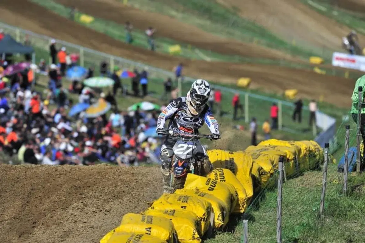 Incidente spettacolare: la caduta di Schiffer nella MX2 (6)