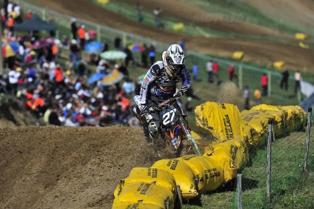 Incidente spettacolare: la caduta di Schiffer nella MX2 (7)