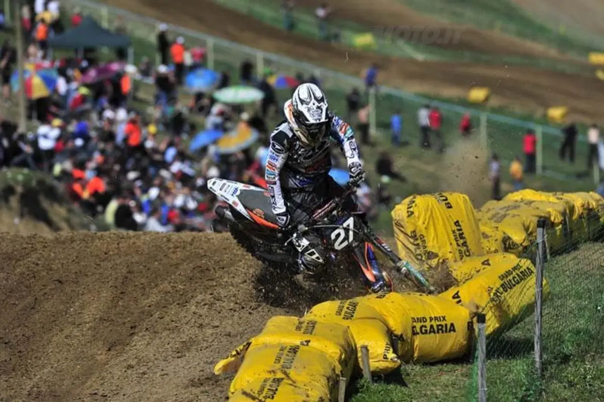 Incidente spettacolare: la caduta di Schiffer nella MX2 (8)