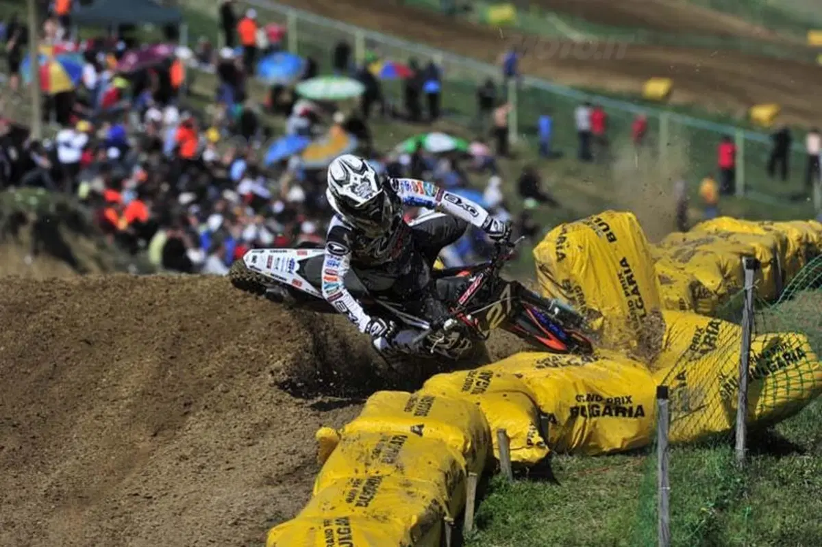Incidente spettacolare: la caduta di Schiffer nella MX2 (9)