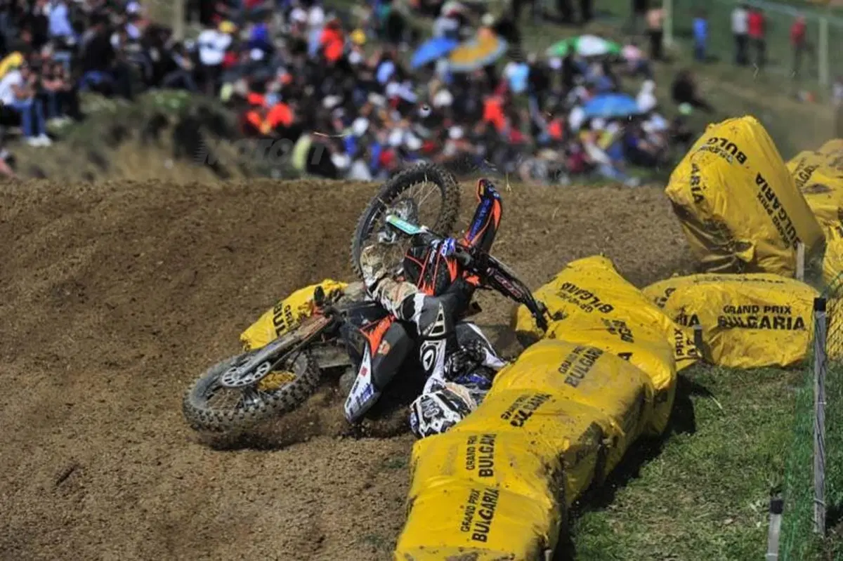 Incidente spettacolare: la caduta di Schiffer nella MX2 (13)
