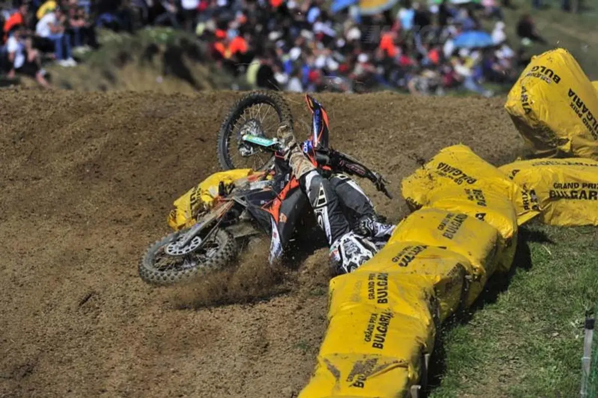 Incidente spettacolare: la caduta di Schiffer nella MX2 (14)
