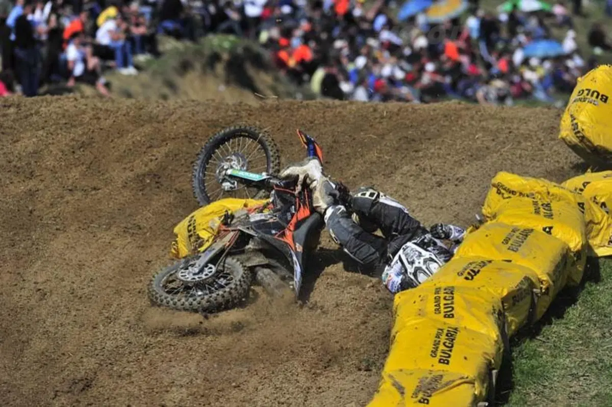 Incidente spettacolare: la caduta di Schiffer nella MX2 (16)