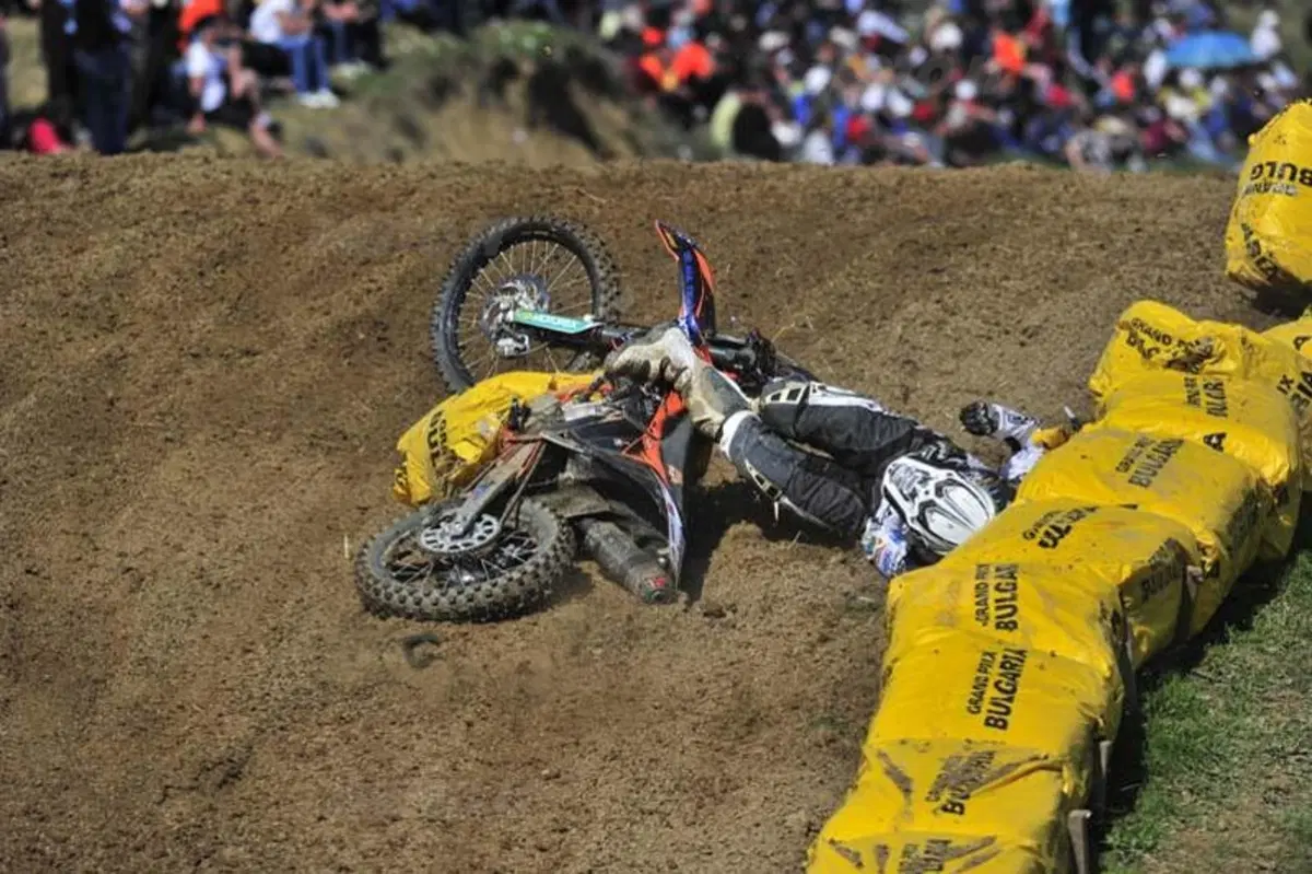 Incidente spettacolare: la caduta di Schiffer nella MX2 (17)