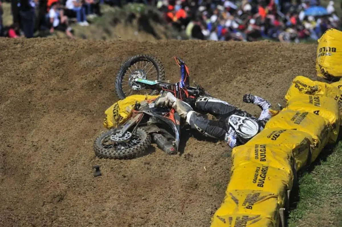 Incidente spettacolare: la caduta di Schiffer nella MX2 (18)