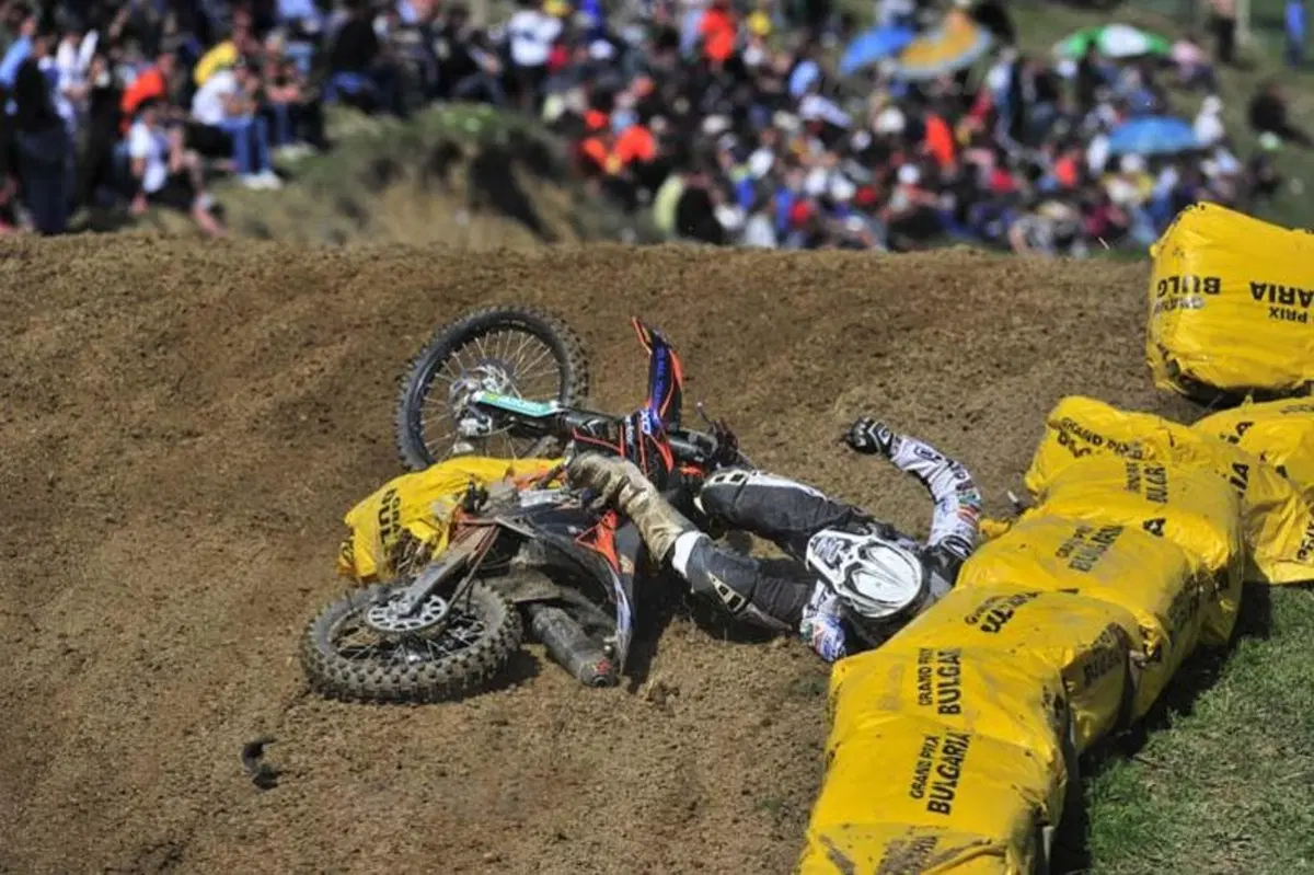 Incidente spettacolare: la caduta di Schiffer nella MX2 (19)