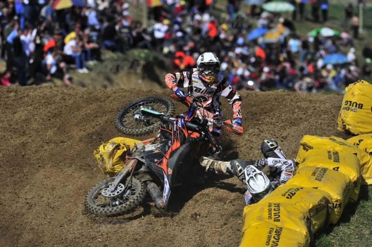 Incidente spettacolare: la caduta di Schiffer nella MX2 (21)