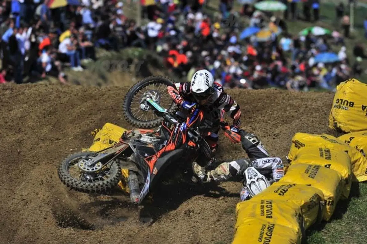 Incidente spettacolare: la caduta di Schiffer nella MX2 (22)