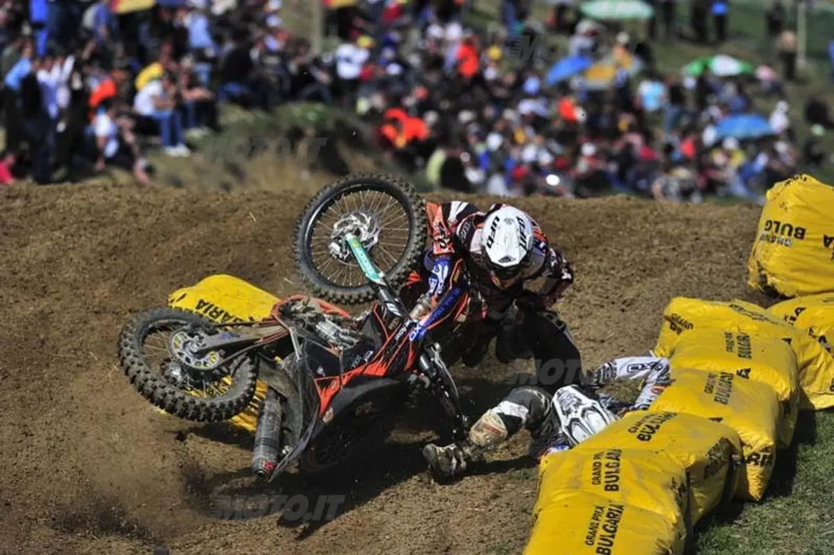 Incidente spettacolare: la caduta di Schiffer nella MX2 (23)