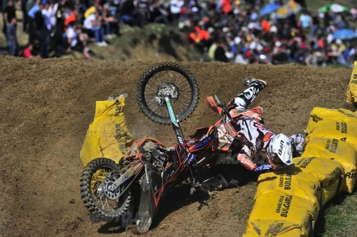 Incidente spettacolare: la caduta di Schiffer nella MX2 (25)