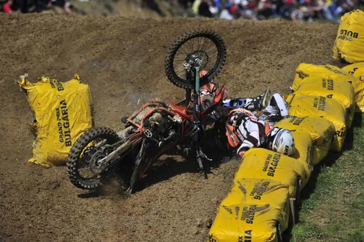 Incidente spettacolare: la caduta di Schiffer nella MX2 (27)