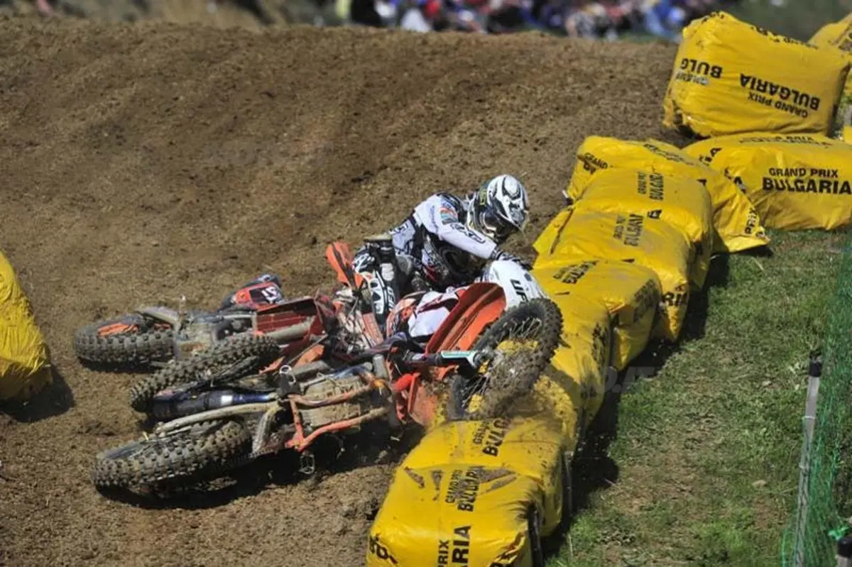 Incidente spettacolare: la caduta di Schiffer nella MX2 (31)