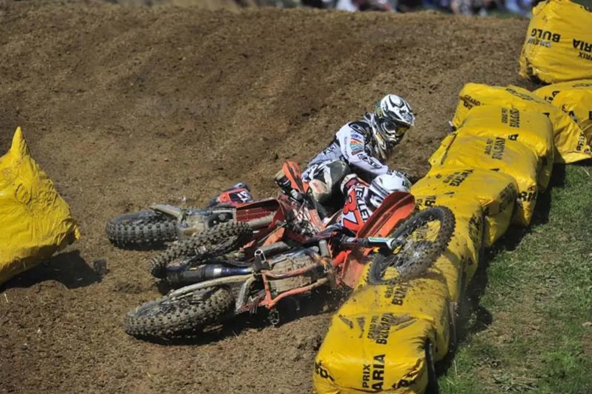 Incidente spettacolare: la caduta di Schiffer nella MX2 (33)