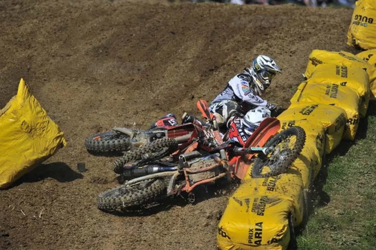 Incidente spettacolare: la caduta di Schiffer nella MX2 (34)