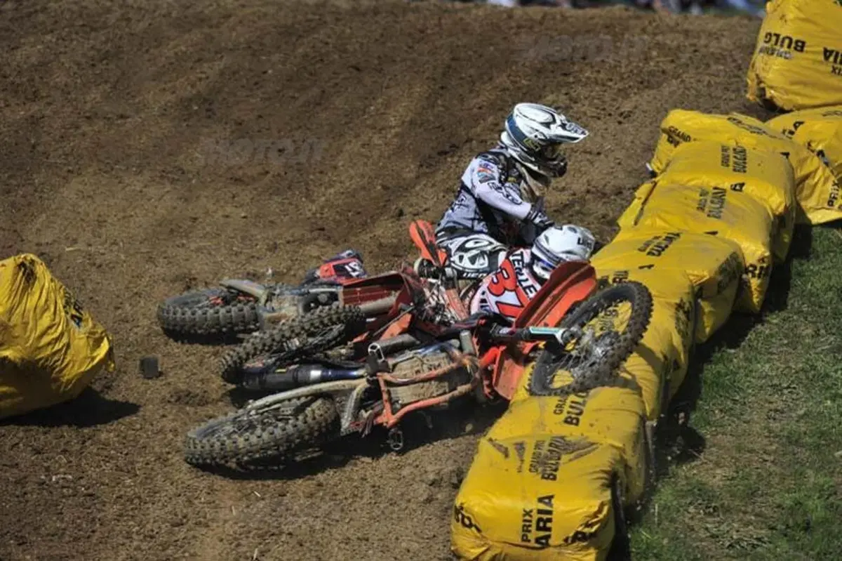 Incidente spettacolare: la caduta di Schiffer nella MX2 (35)