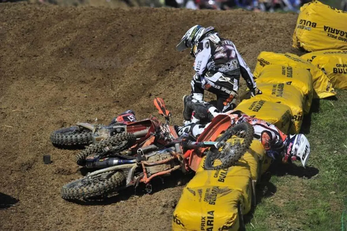 Incidente spettacolare: la caduta di Schiffer nella MX2 (38)