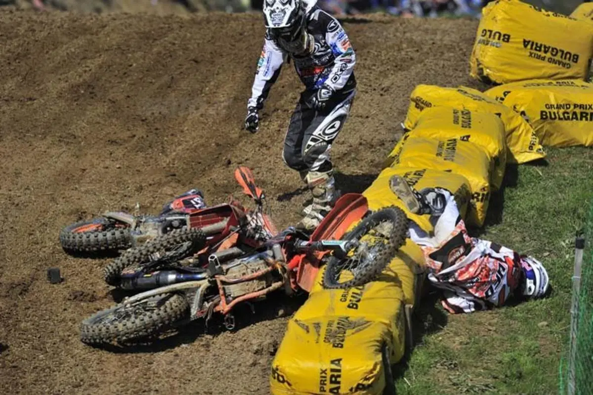 Incidente spettacolare: la caduta di Schiffer nella MX2 (39)