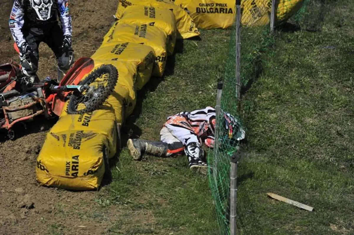 Incidente spettacolare: la caduta di Schiffer nella MX2 (41)