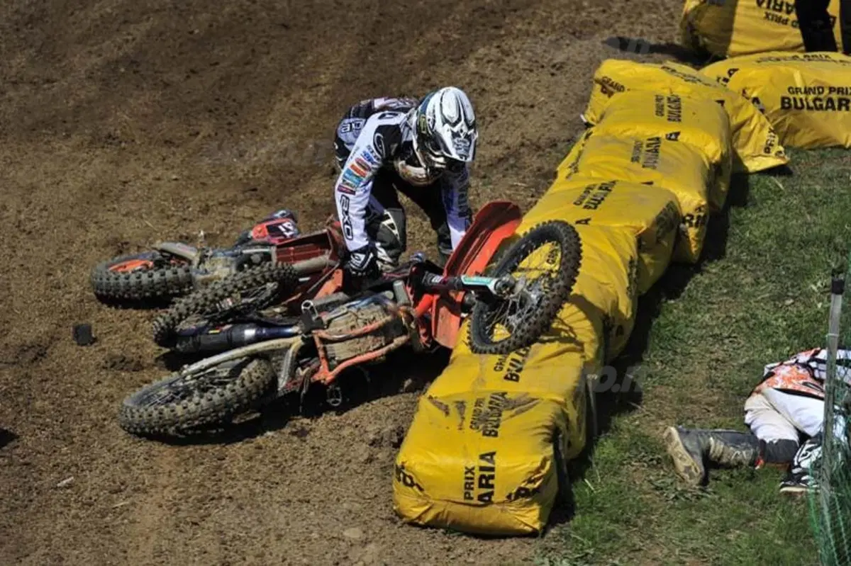 Incidente spettacolare: la caduta di Schiffer nella MX2 (42)