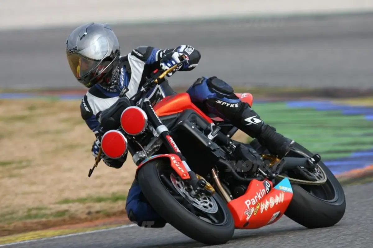 Triumph Street Triple 675 Trofeo  (6)