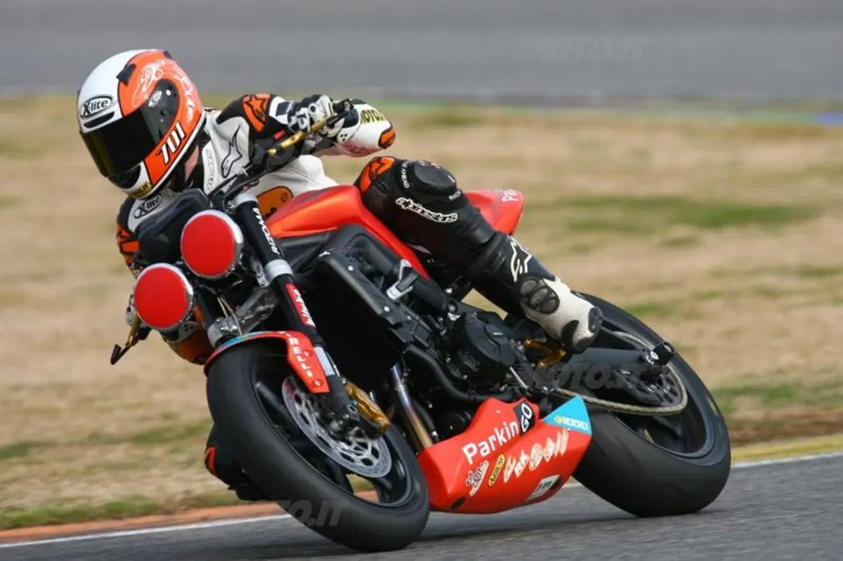 Triumph Street Triple 675 Trofeo  (7)