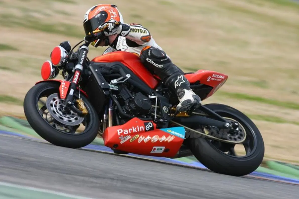 Triumph Street Triple 675 Trofeo  (9)