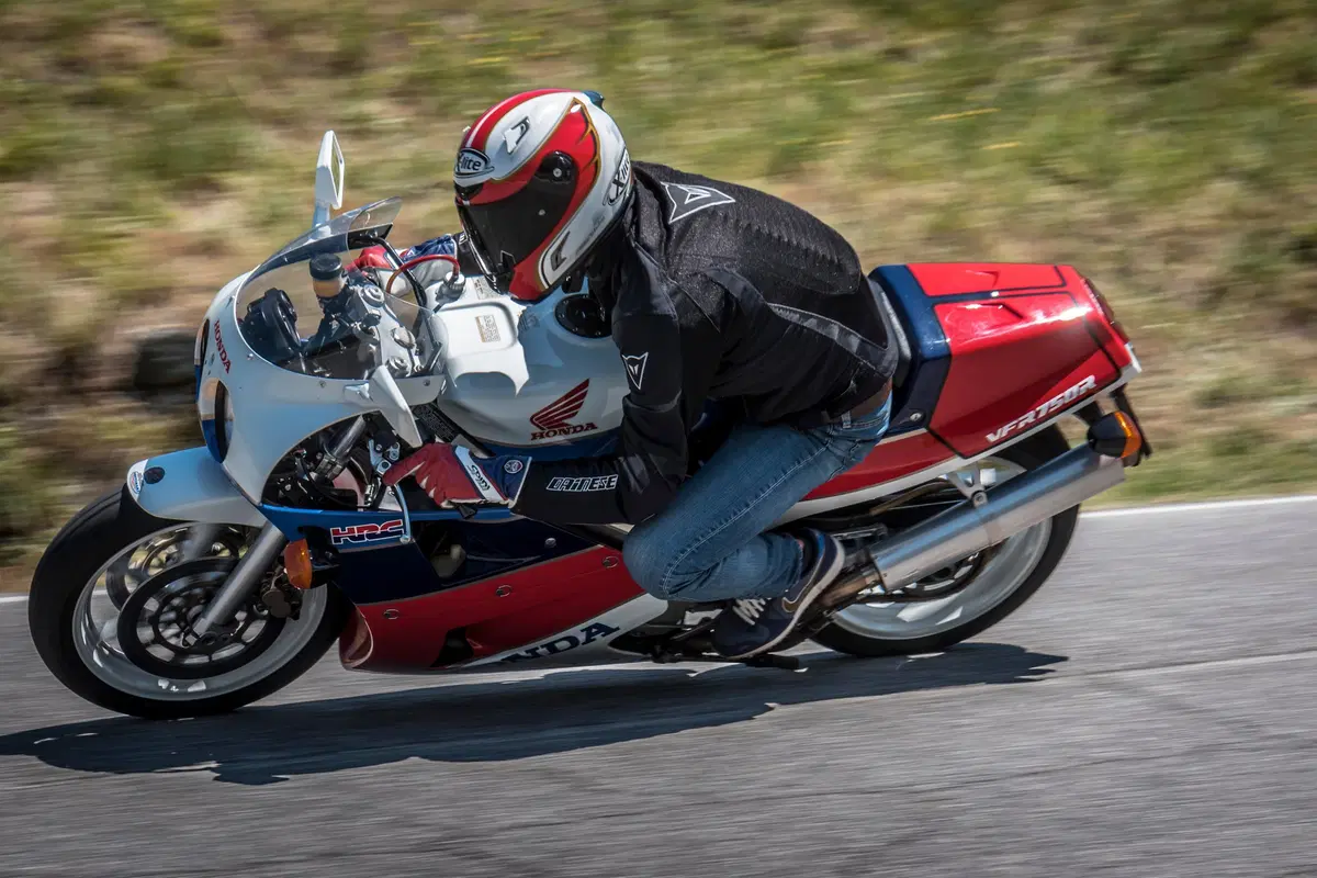 Youngtimer Moto.it: Honda RC30. Proviamo i miti del passato (10)
