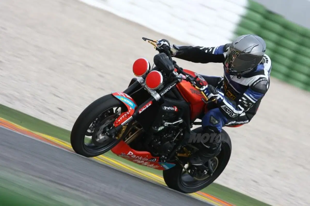 Triumph Street Triple 675 Trofeo  (13)