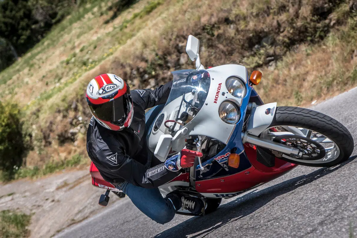 Youngtimer Moto.it: Honda RC30. Proviamo i miti del passato (15)