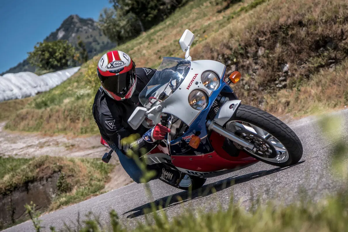 Youngtimer Moto.it: Honda RC30. Proviamo i miti del passato (16)