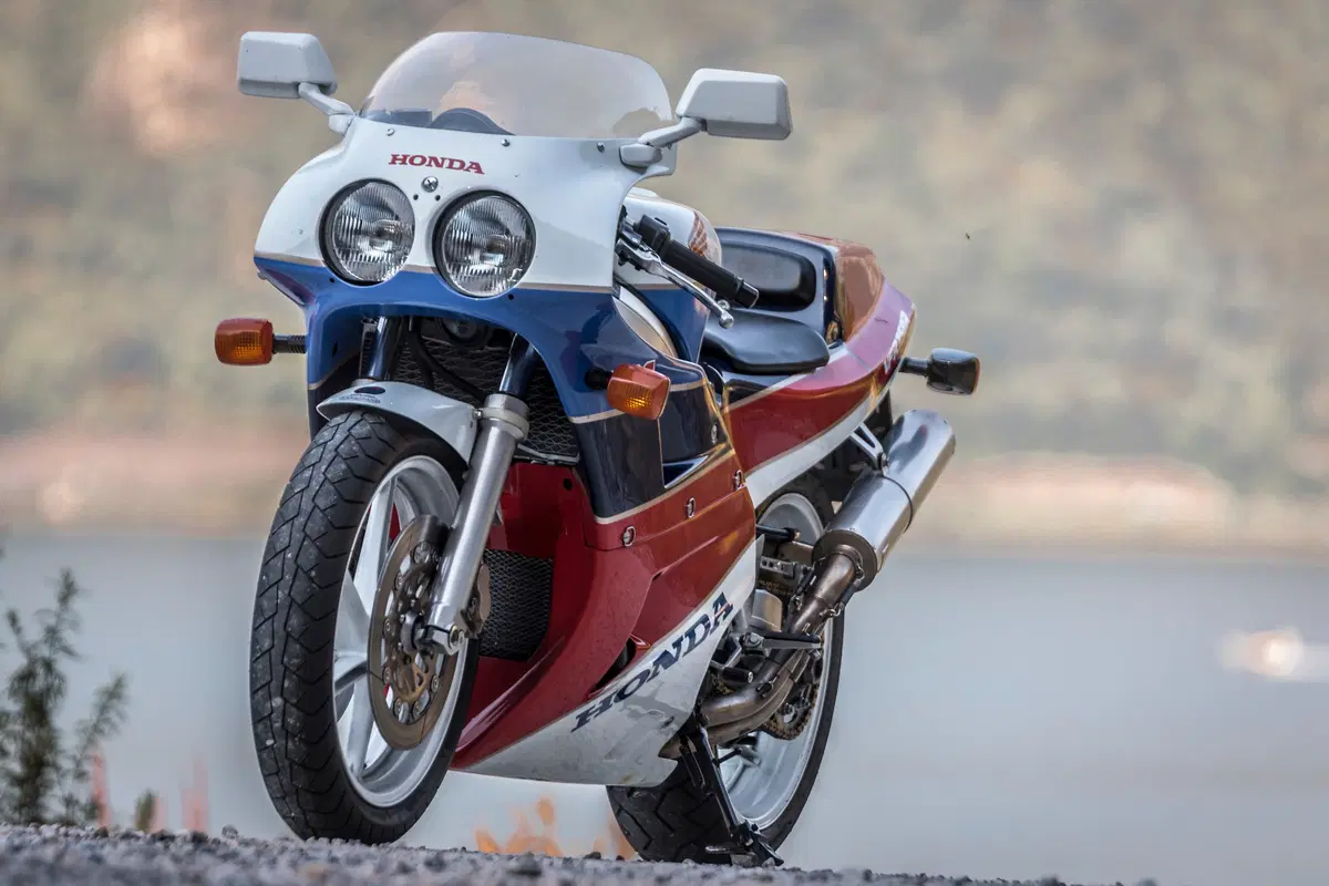 Youngtimer Moto.it: Honda RC30. Proviamo i miti del passato (5)