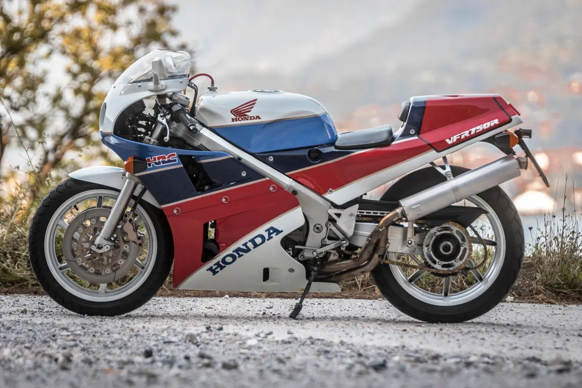 Youngtimer Moto.it: Honda RC30. Proviamo i miti del passato (8)