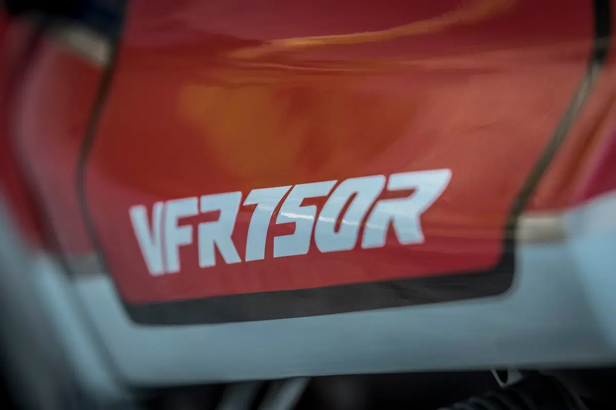 Youngtimer Moto.it: Honda RC30. Proviamo i miti del passato (2)