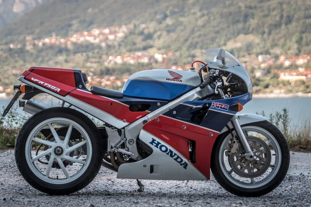 Youngtimer Moto.it: Honda RC30. Proviamo i miti del passato (9)