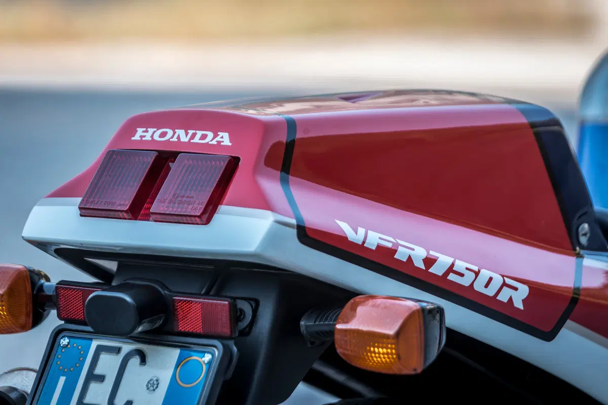 Youngtimer Moto.it: Honda RC30. Proviamo i miti del passato (3)