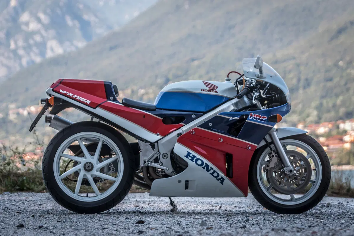 Youngtimer Moto.it: Honda RC30. Proviamo i miti del passato (7)
